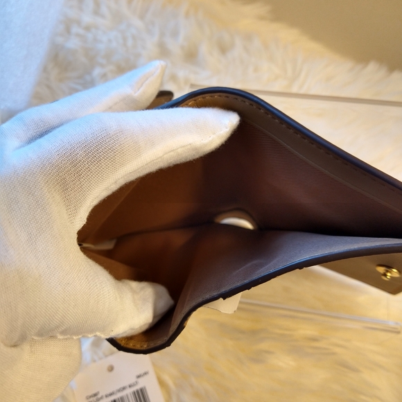 Coach Beige and Cream Signature Morgan Wallet New With Tags 🎁🎁 - Picture 6 of 15